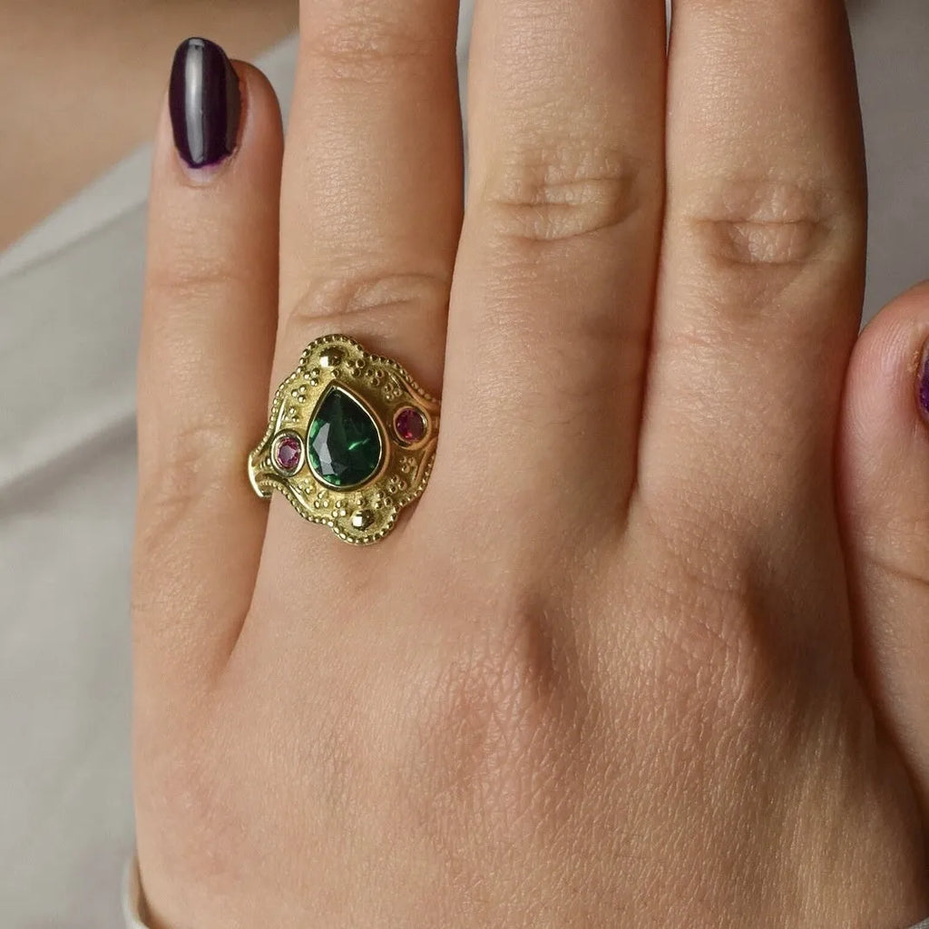 Golden lvzuan geometric women's alloy ring on a white background, shown in a UK size 10.