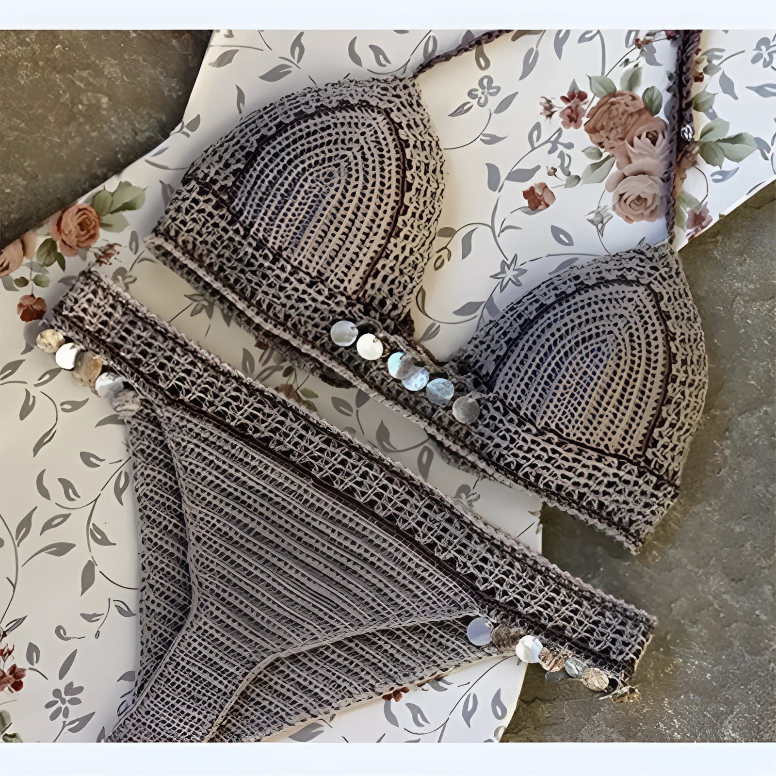 Hand-knitted brown shell design bikini set with split cut for women's beachwear