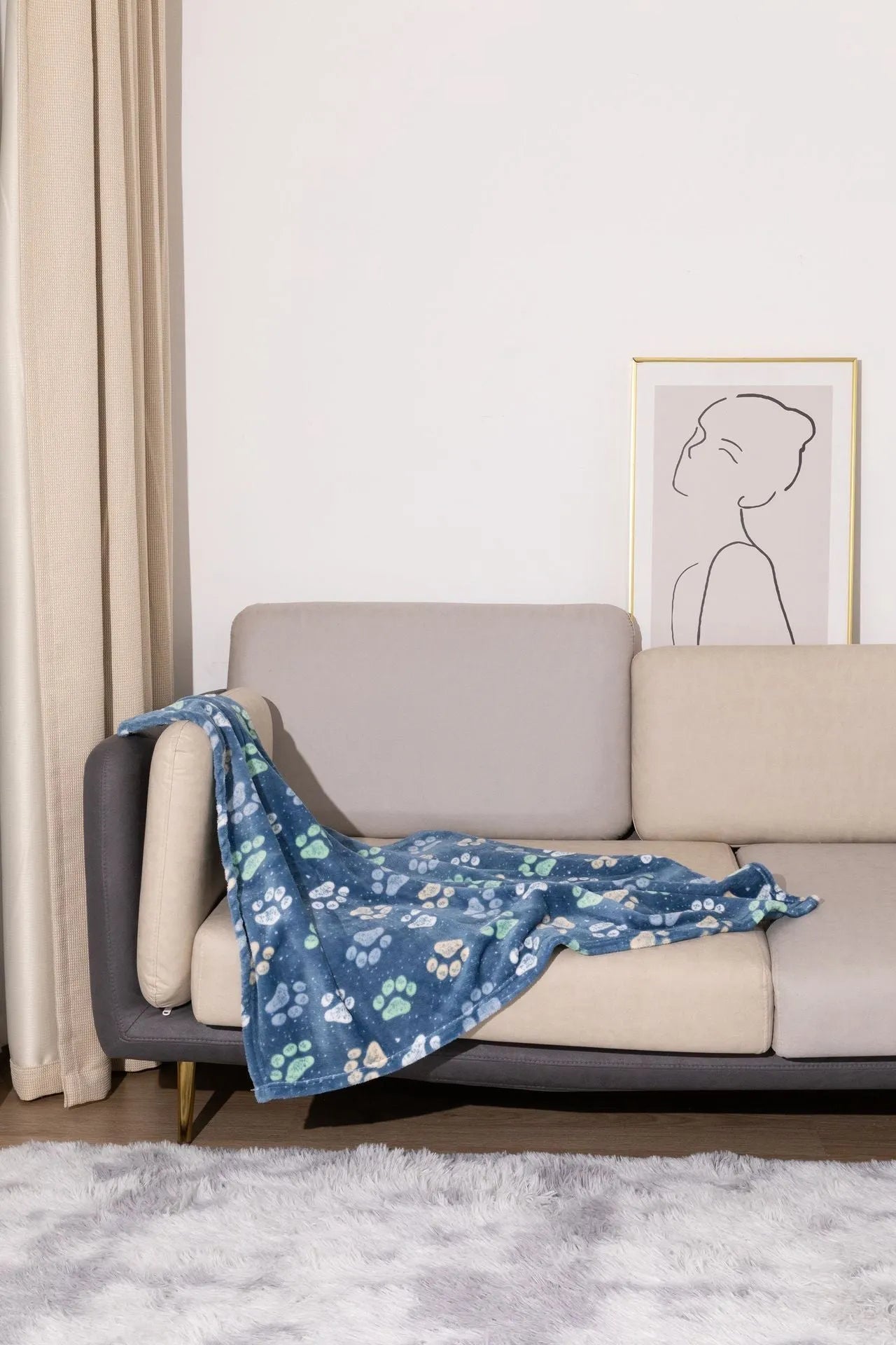 Double-sided thickened polyester dog blanket with cartoon anime pattern in blue dog colour