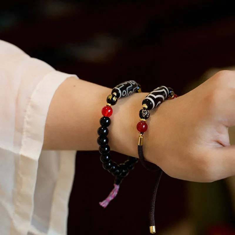 8mm agate Dzi bead bracelet with geometric shape and Tibetan-style beaded strap.