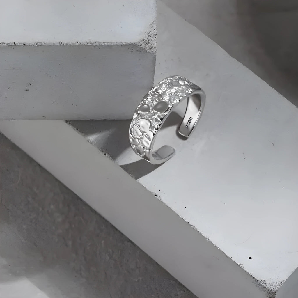 Hammered texture S925 silver adjustable ring in white gold colour