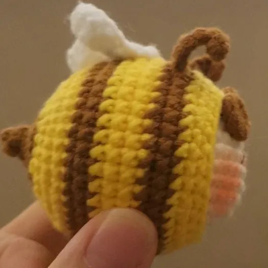 Handmade crocheted bee colony plush pendant for woolen dolls, two styles
