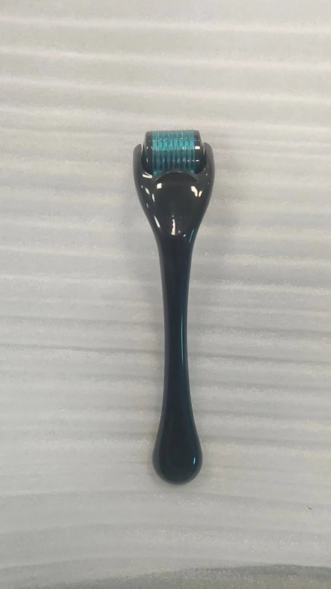 Professional mechanical micro needle derma roller showing colour variations and needle specifications