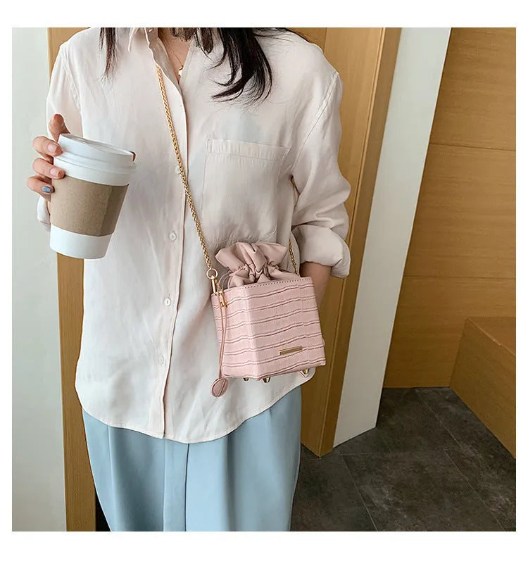 Women's Korean style chain messenger bucket bag in small size with withdrawing opening