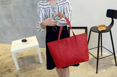 Simple fashion shoulder bag handbag in polyurethane faux leather with adjustable strap