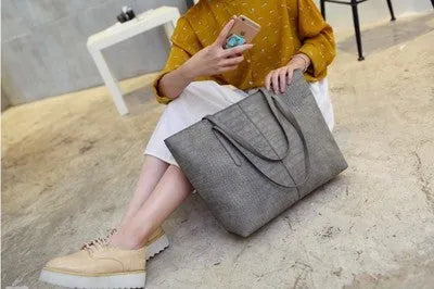 Simple fashion shoulder bag handbag in polyurethane faux leather with adjustable strap