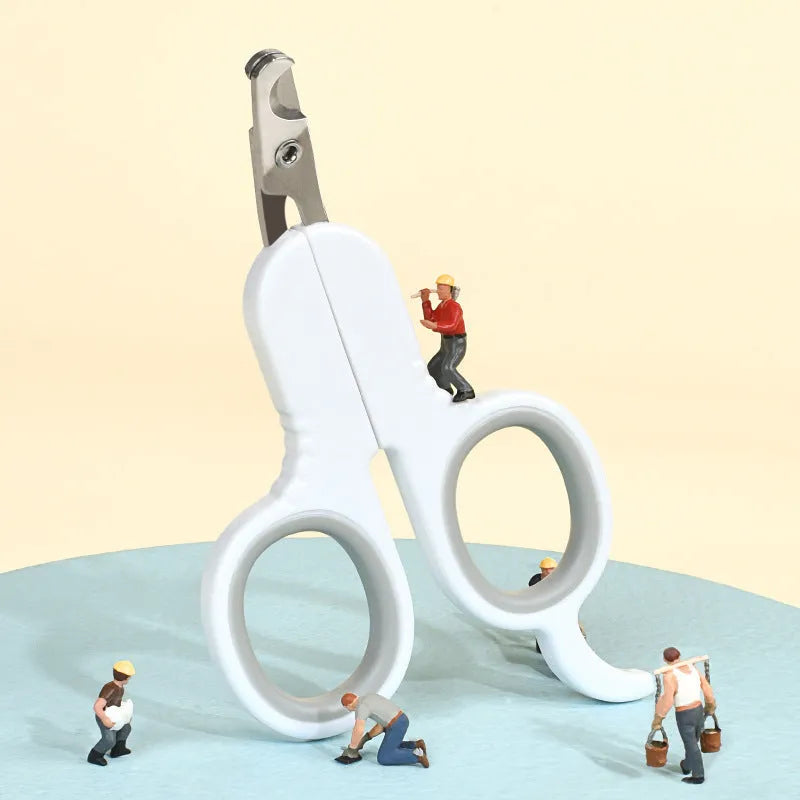 Professional pet nail clippers with curved stainless steel blades and ergonomic rubber handle for grooming cats and small dogs