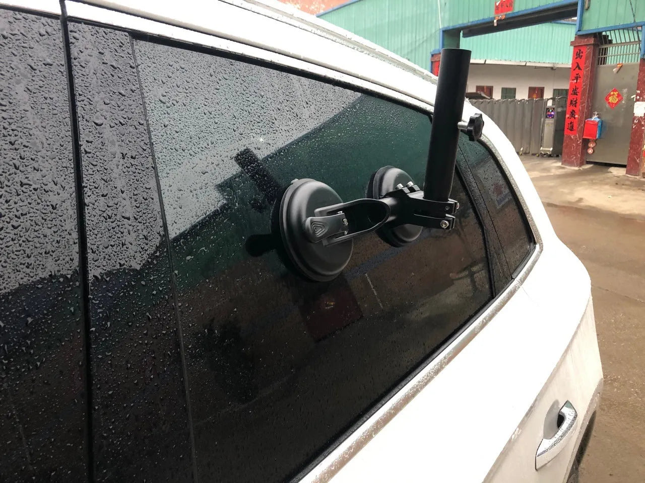 Black off-road car sucker base with round suction cup for vehicle window mounting