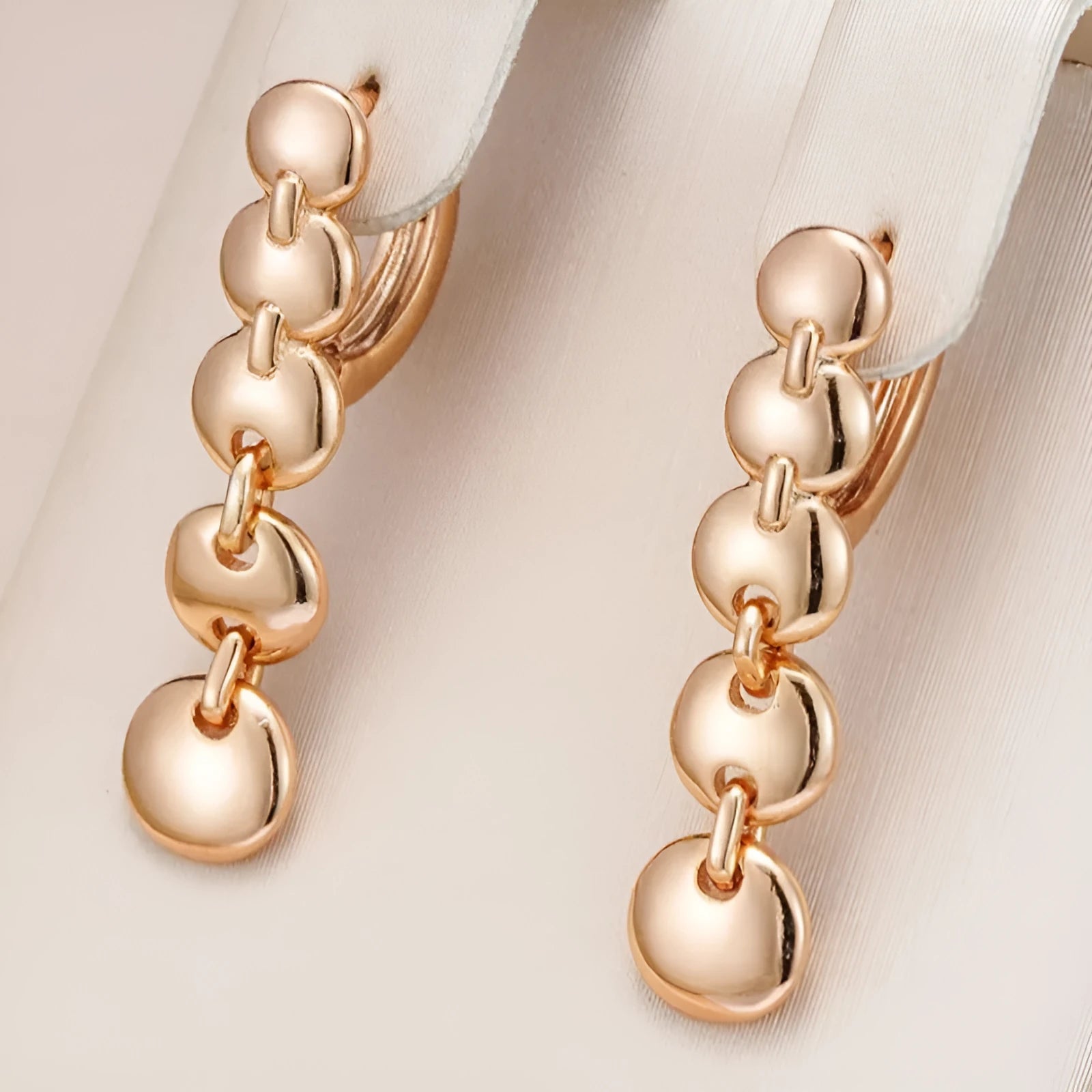 Gold-coloured copper retro earrings with woven texture in long round circle shape