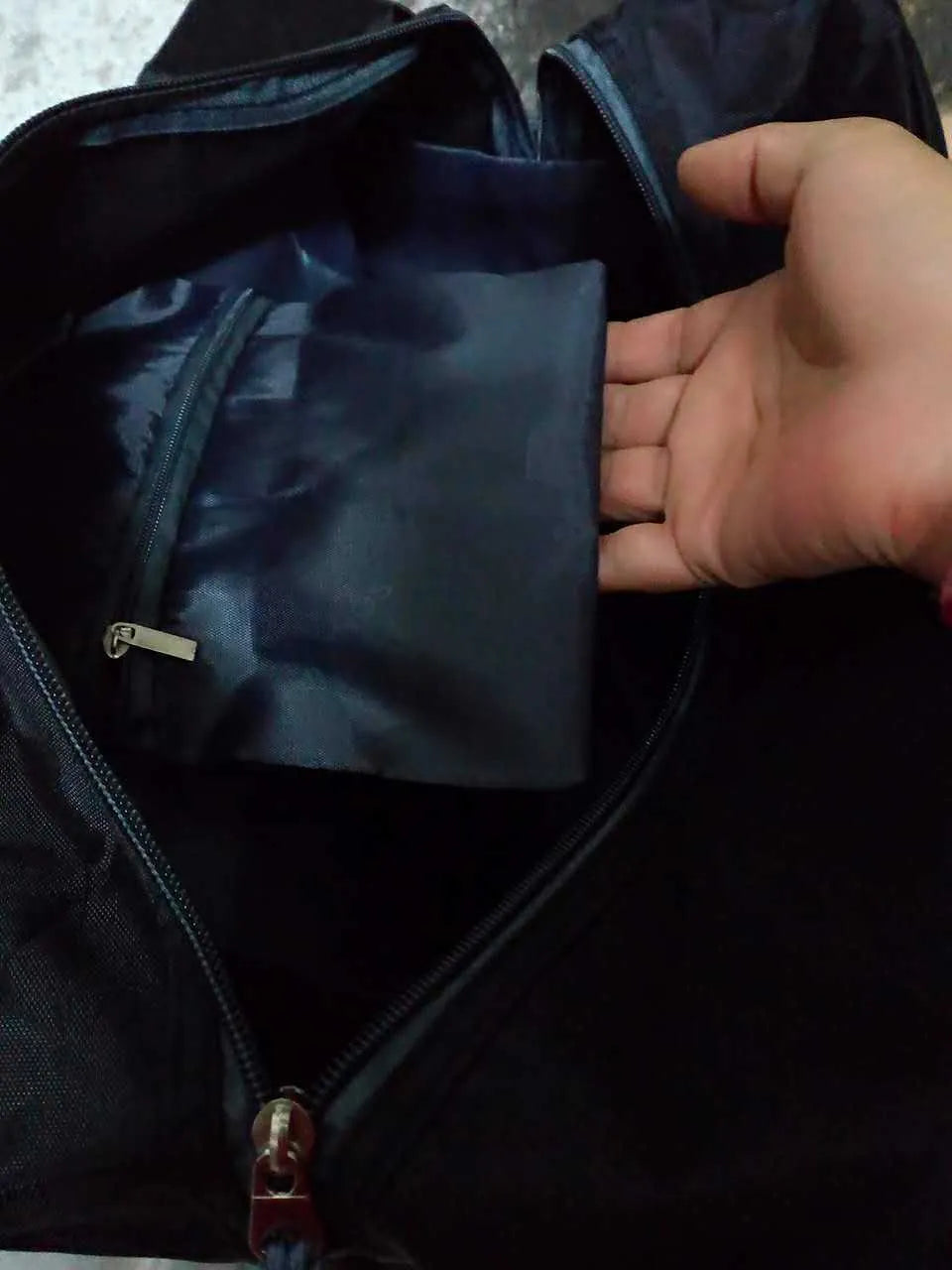 Nylon yoga gym bag in medium or large size, shown in available colours like black, blue, green, pink, purple, and rose red.