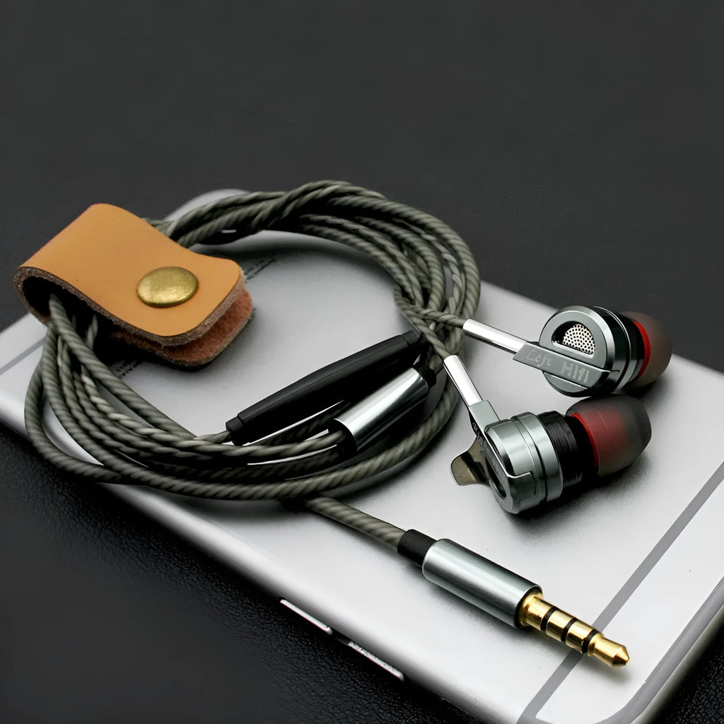 Black or silver metal HIFI in-ear headphones with inline microphone and 3.5mm plug.