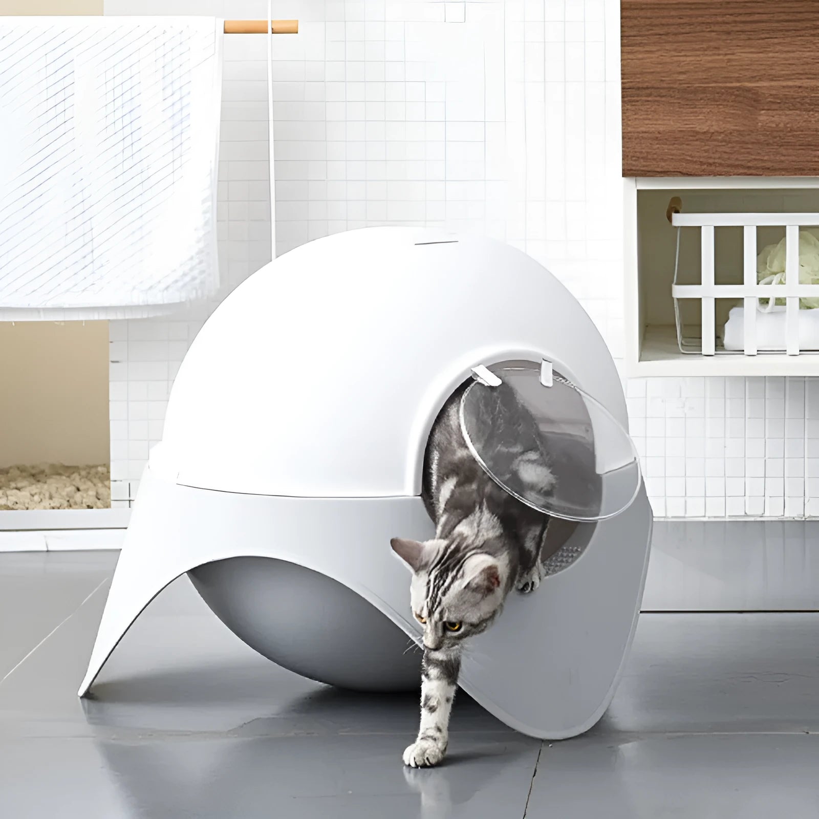 Large UFO enclosed litter box with snow house design in plastic