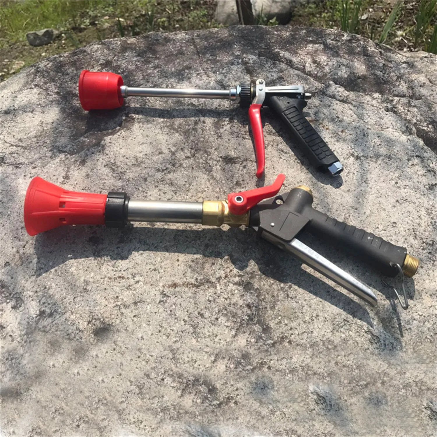 Agricultural submachine gun type spray gun for pesticide application with adjustable pressure settings