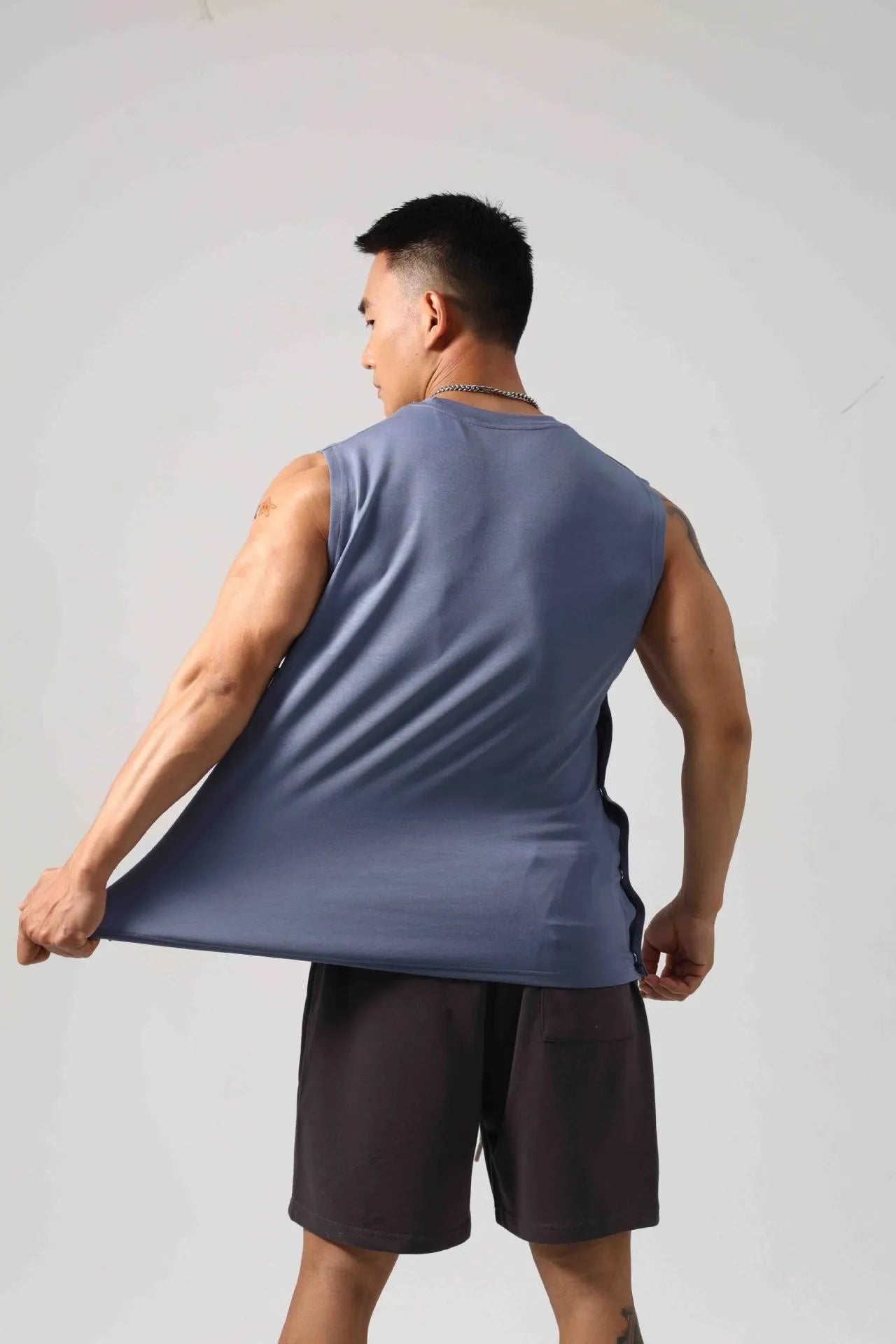 Korean style men's loose cotton fitness vest with hidden side hooks in black.