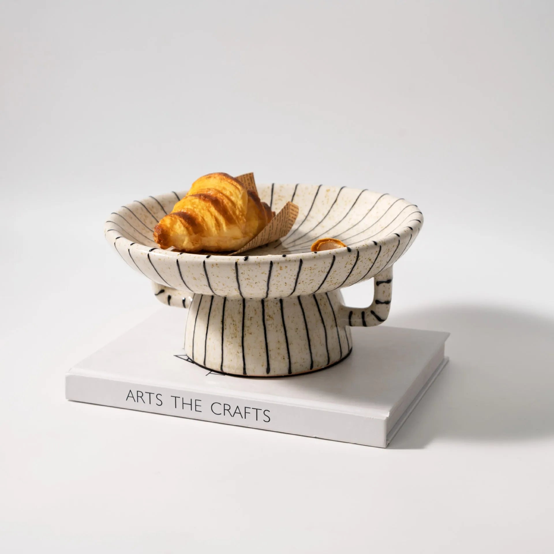 Black and white striped resin fruit plate with retro design for dessert serving