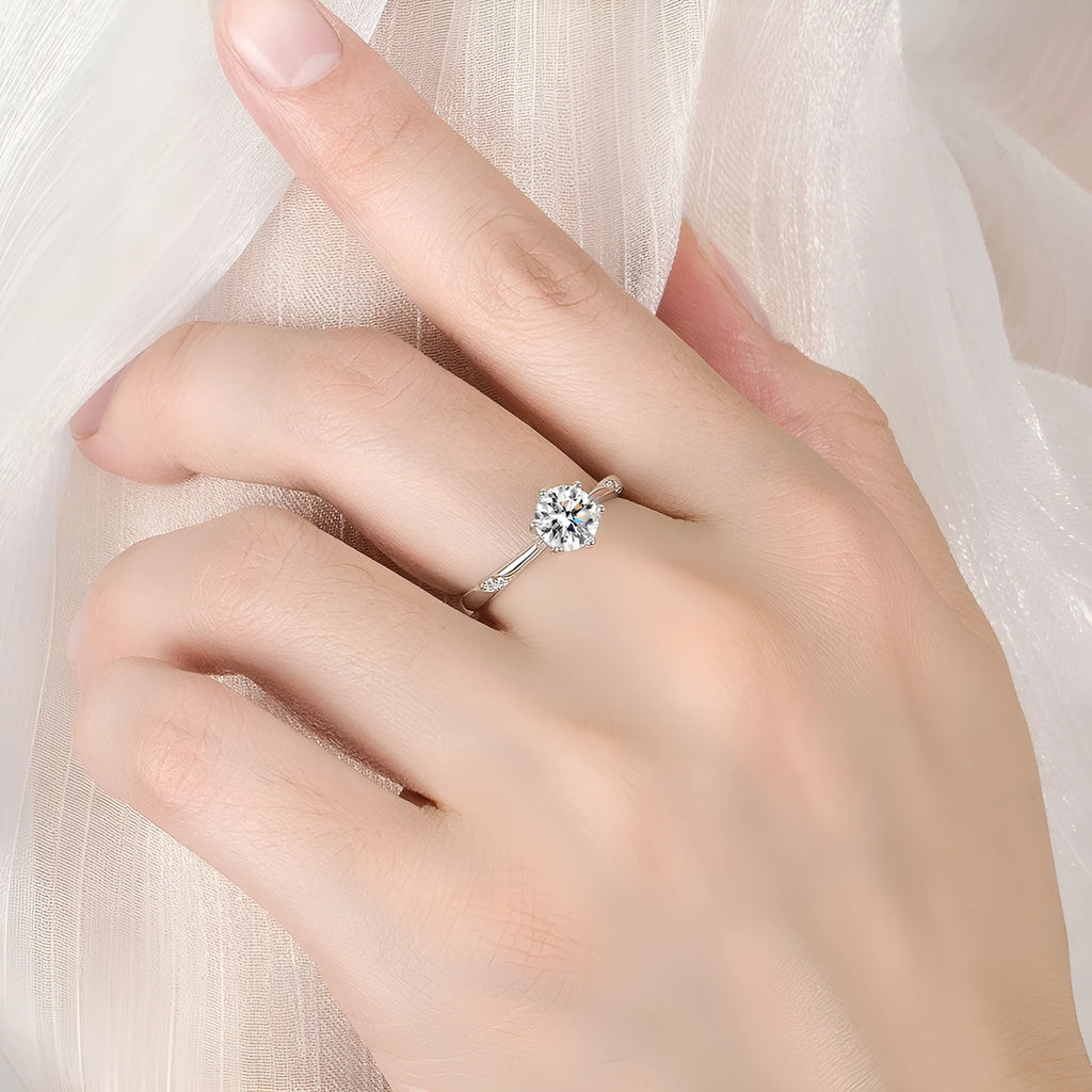 S925 sterling silver diamond-studded ring with adjustable opening, 1 karat accent, white gold colour