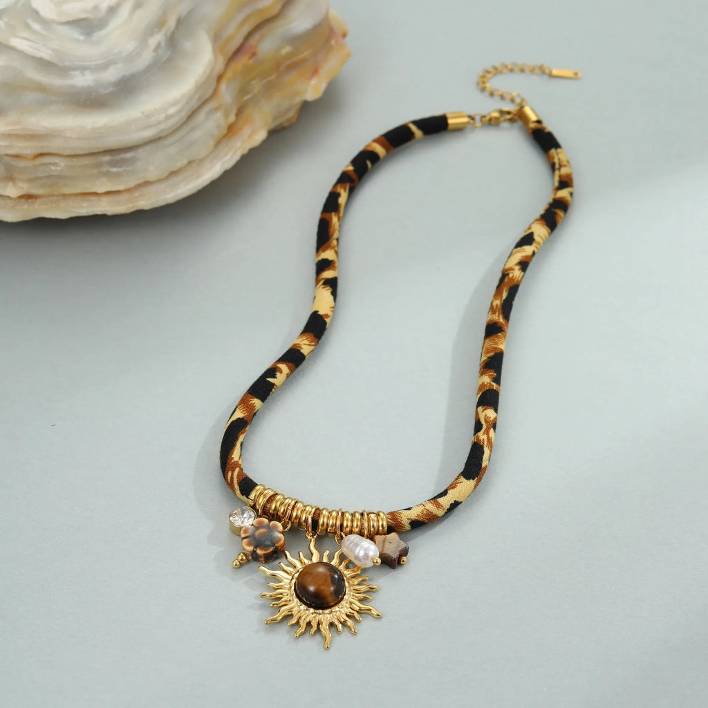 Geometric leopard pendant stainless steel necklace with 41-50 cm chain and electroplated 18K gold finish
