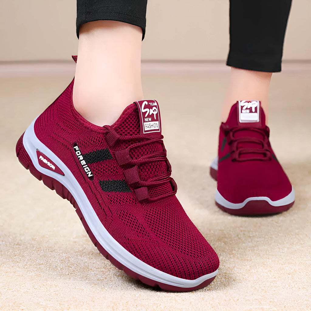 Casual shoes with breathable mesh upper and PVC sole in flat low-top design