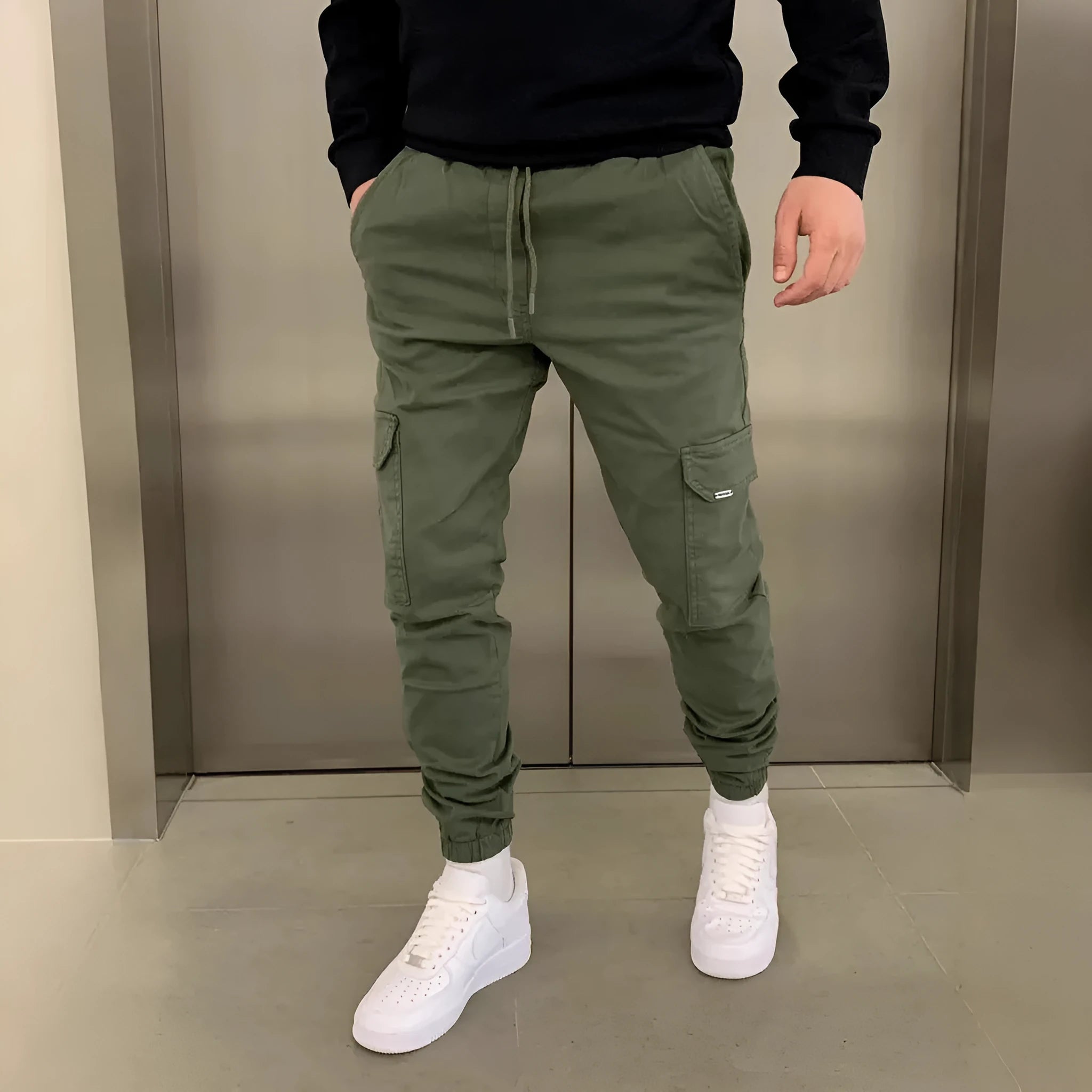 Men's casual straight-leg trousers with patch pockets in polyester fabric, available in seven colours with elastic waistband