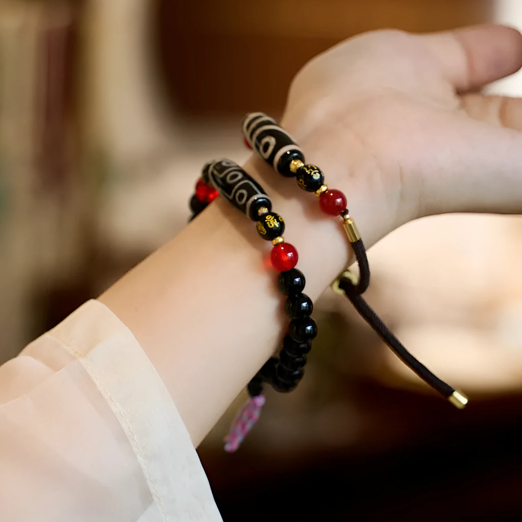 8mm agate Dzi bead bracelet with geometric shape and Tibetan-style beaded strap.