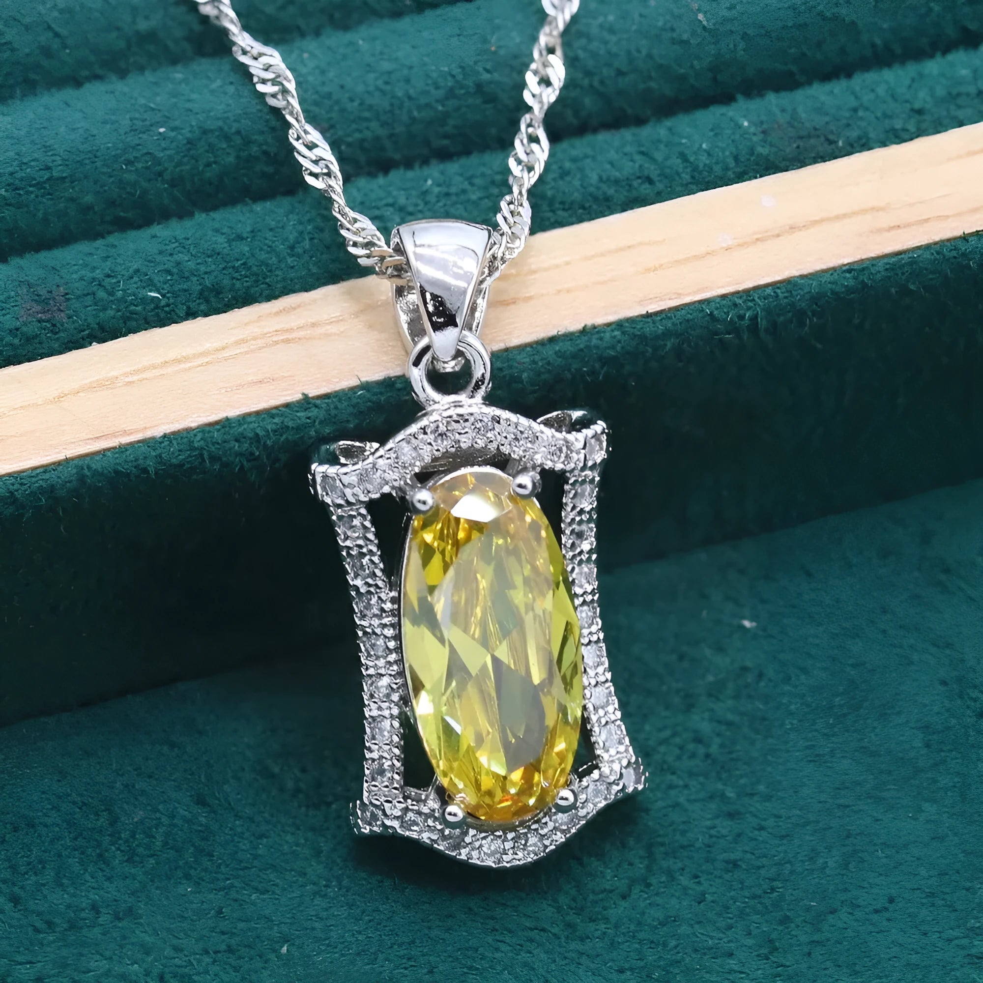 Anti-allergy zircon jewellery set with necklace, earrings, ring and bracelet in yellow or olive colours