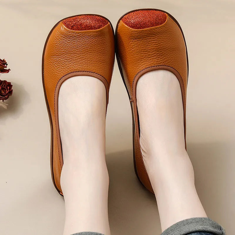 Women's first layer cow leather flat heel pumps in solid colour with rubber sole