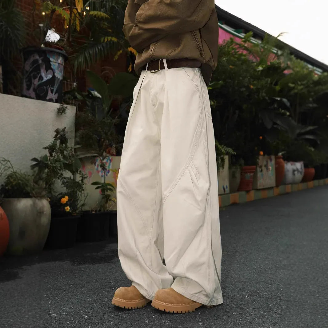 Men's pleated straight leg trousers in striped pattern with elastic waistband and loose fit