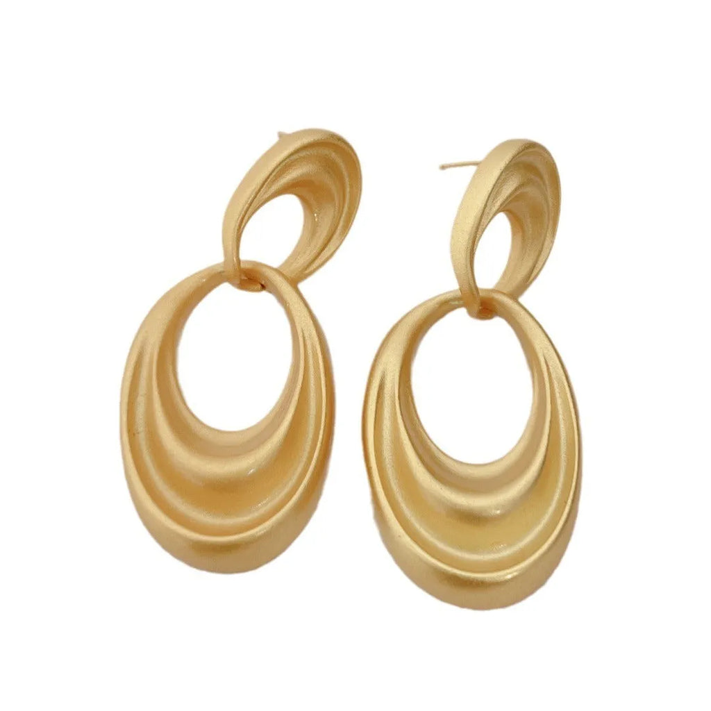 Double circle French retro earrings in quicksand colour with U-shaped copper construction