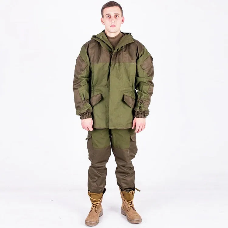 Men's olive green Special Forces tactical jacket and trousers set for outdoor sports on a mannequin.