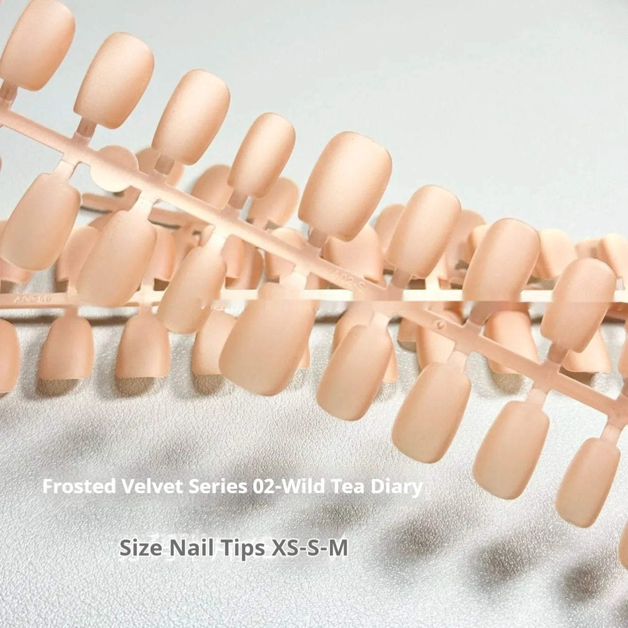 Set of velvet frosted Cat's Eye false nails with Aurora armour effect, showing short ladder sizes XS, S, and M.
