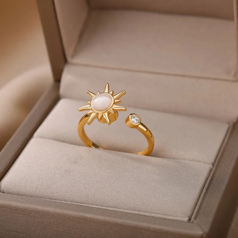 Women's adjustable rotatable decompression ring in gold geometric design
