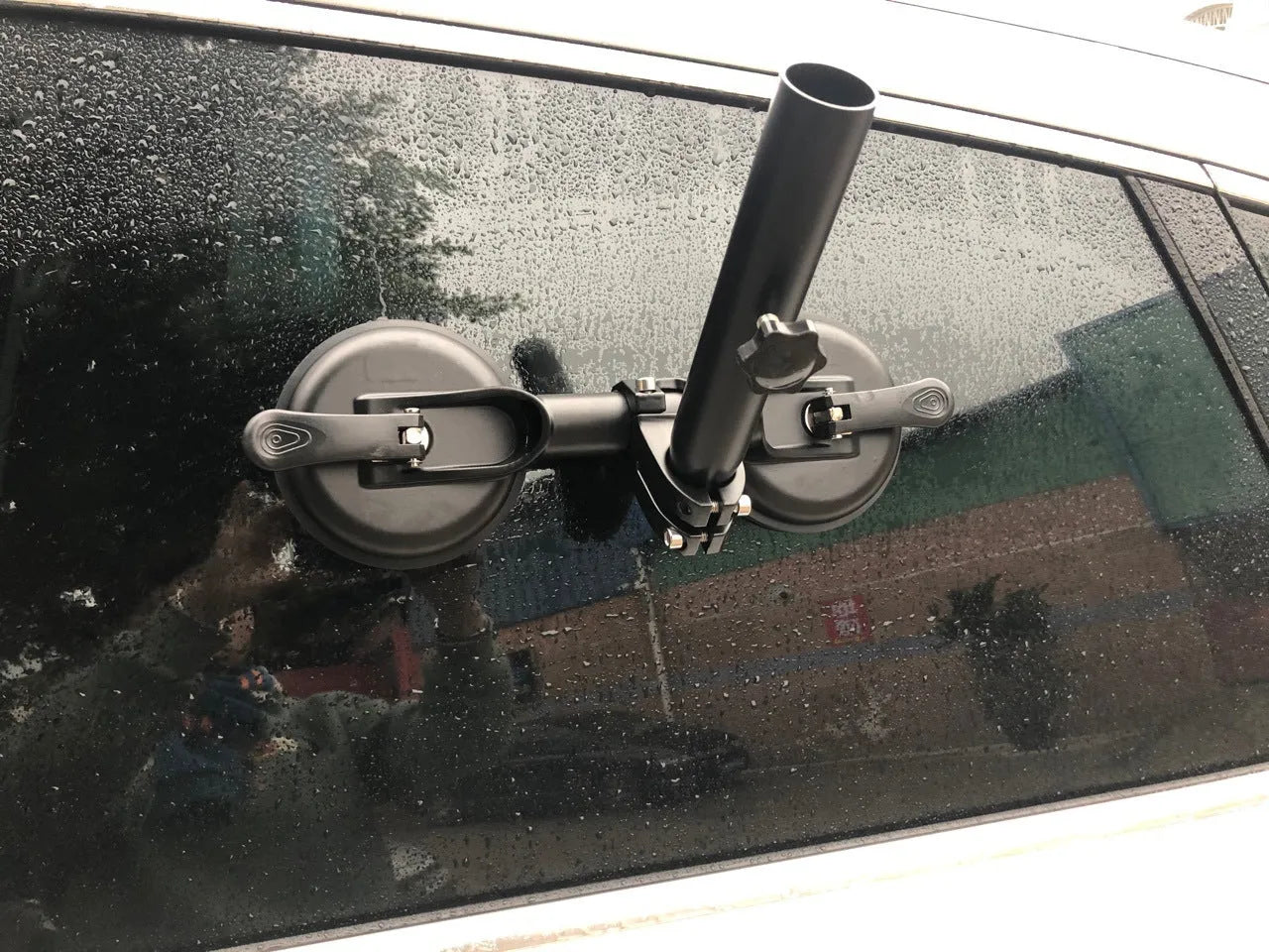Black off-road car sucker base with round suction cup for vehicle window mounting