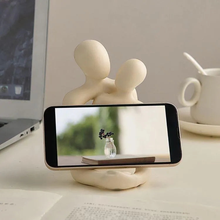Modern minimalist loving couple resin statue in milky white or gold for desk and shelf decoration