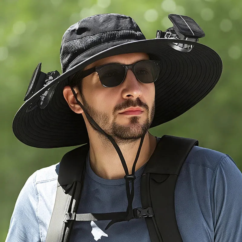 Men's solar-powered fan hat in beige colour with integrated fan for outdoor fishing.