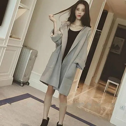 Plus size women's thin coat in loose fit with lace detailing and long sleeves
