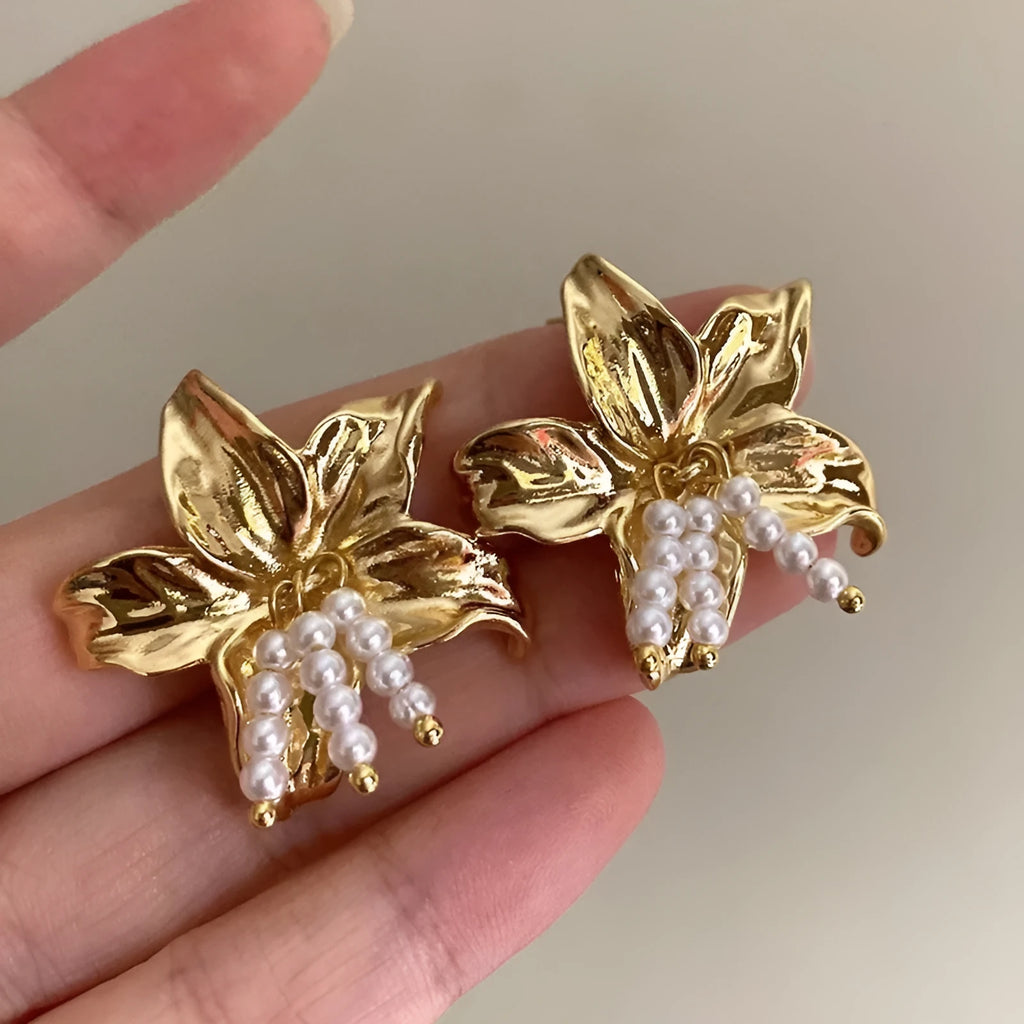 Gold H1795 metal flower earrings with exaggerated design and personalised pearl accents