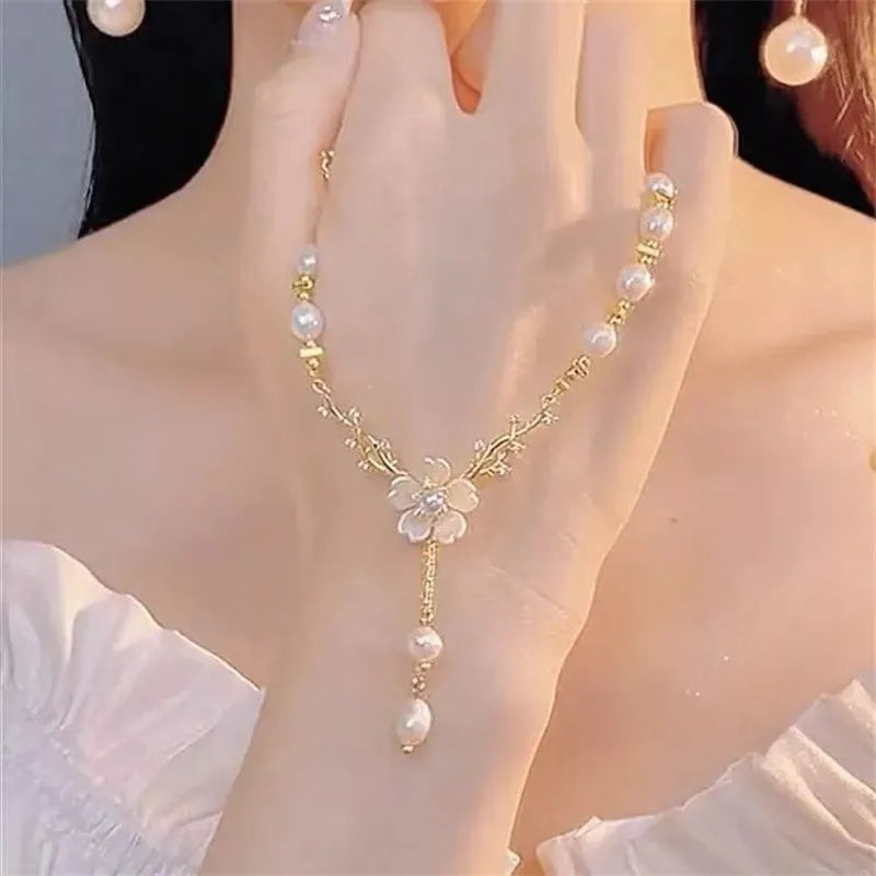 Alloy pearl chain necklace with floral rose pendant in Q9 colour variant