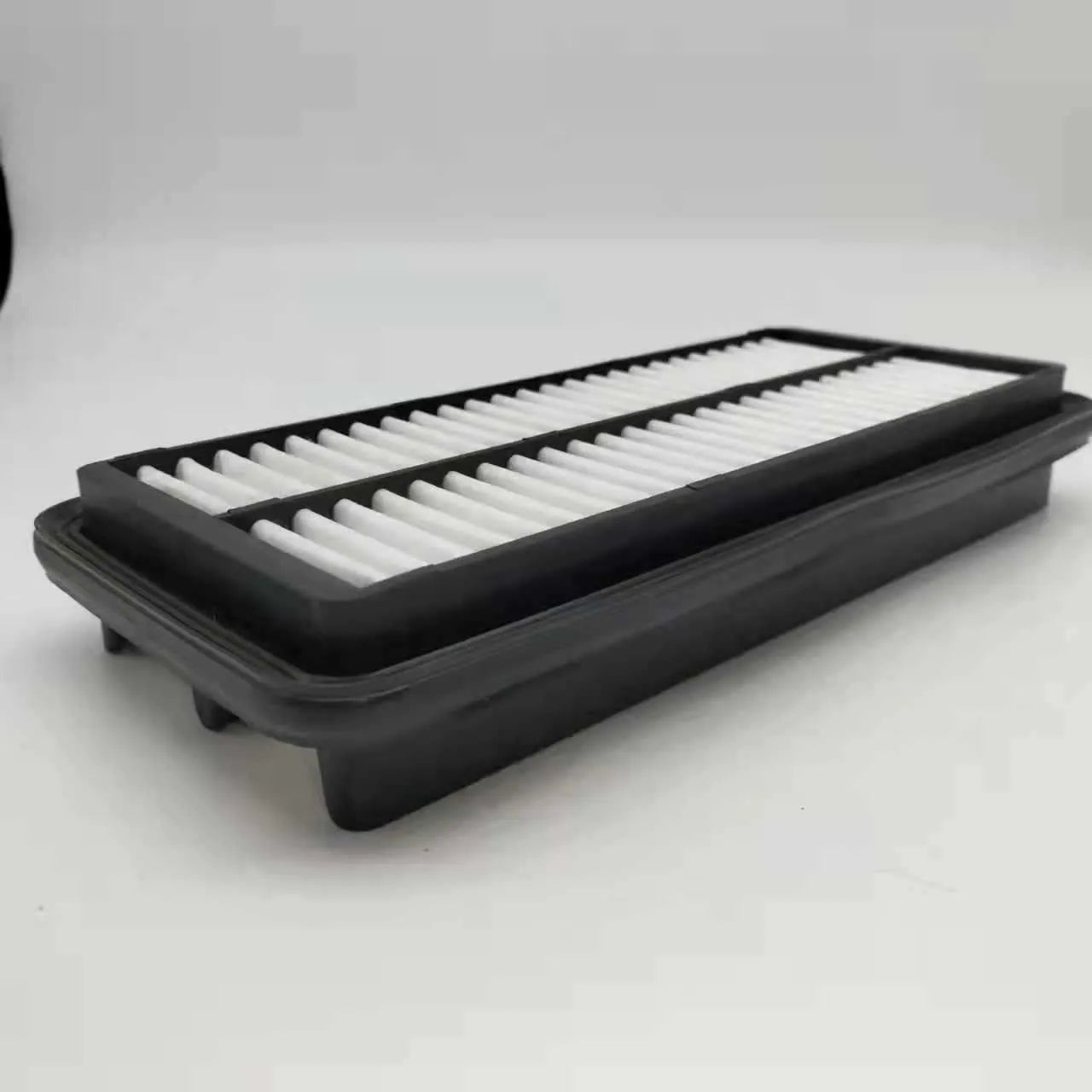 Black Hyundai car air filter with 256mm x 113mm x 40mm dimensions