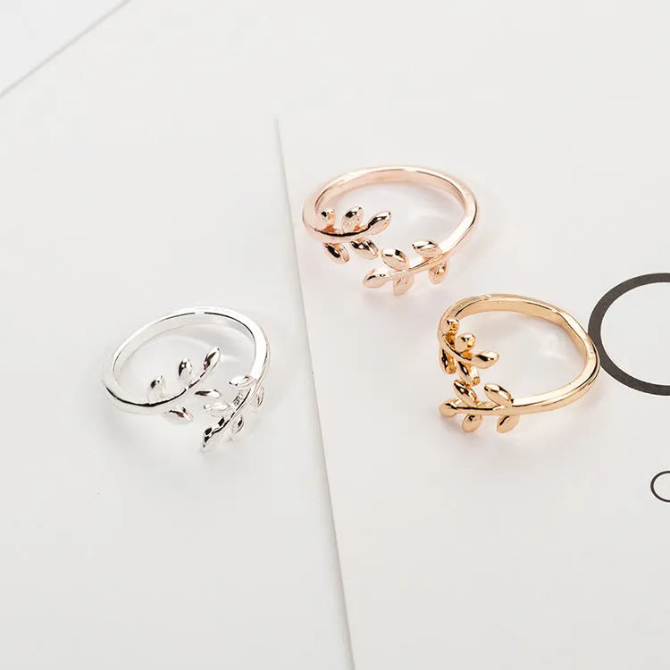Women leaf ring in copper with adjustable band, golden finish
