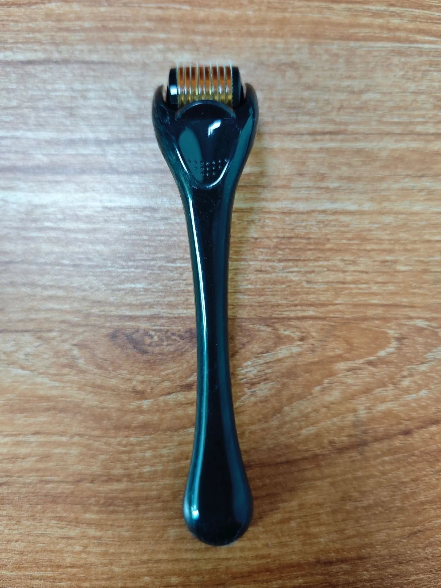 Professional mechanical micro needle derma roller showing colour variations and needle specifications