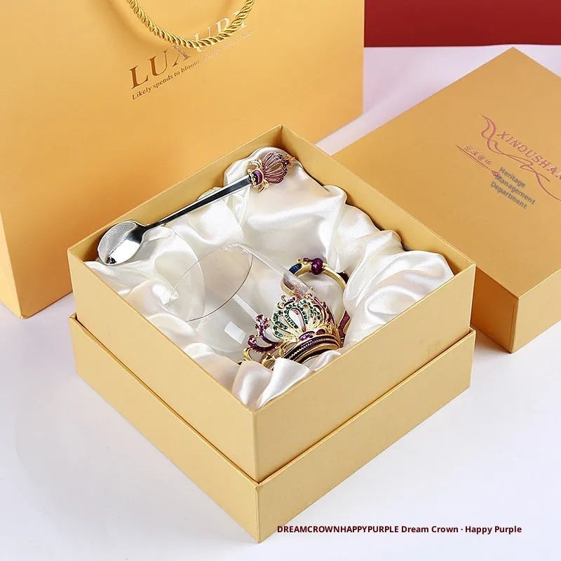 Round heat-resistant glass tea cup with enamel spoon, lid, and plate in solid colour, short cup style