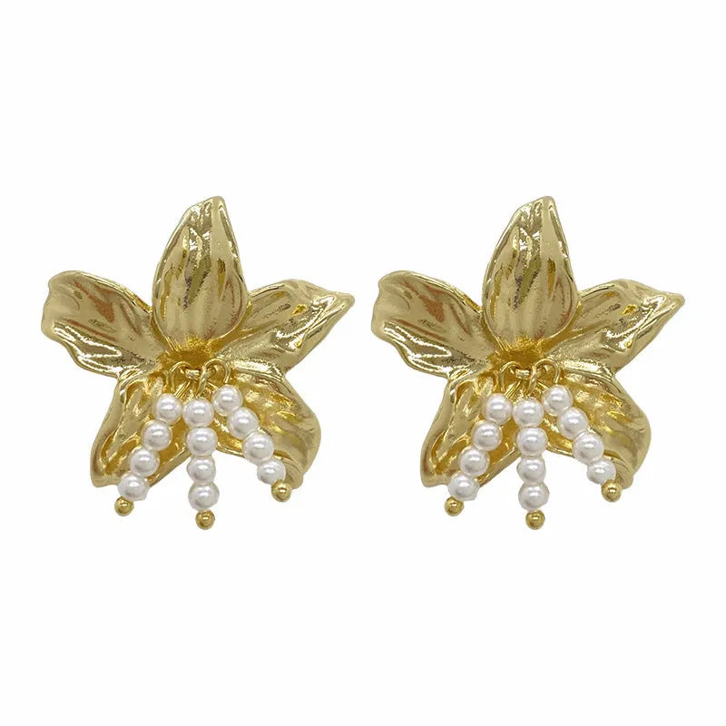 Gold H1795 metal flower earrings with exaggerated design and personalised pearl accents