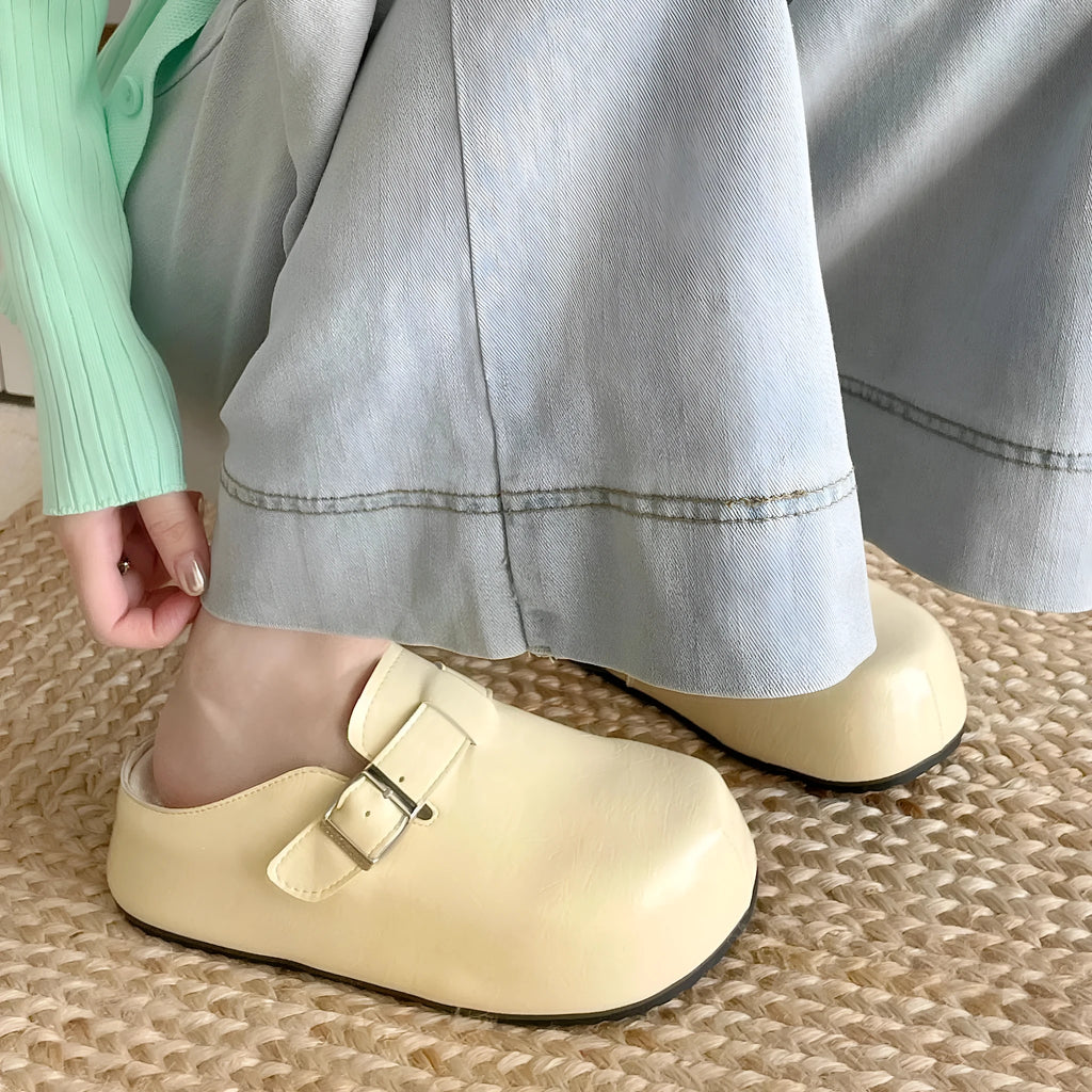 Flat buckle casual sneakers in yellow with round toe design for student commuting wear