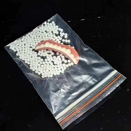 Silicone simulation dentures for dental training in colour-coded packaging