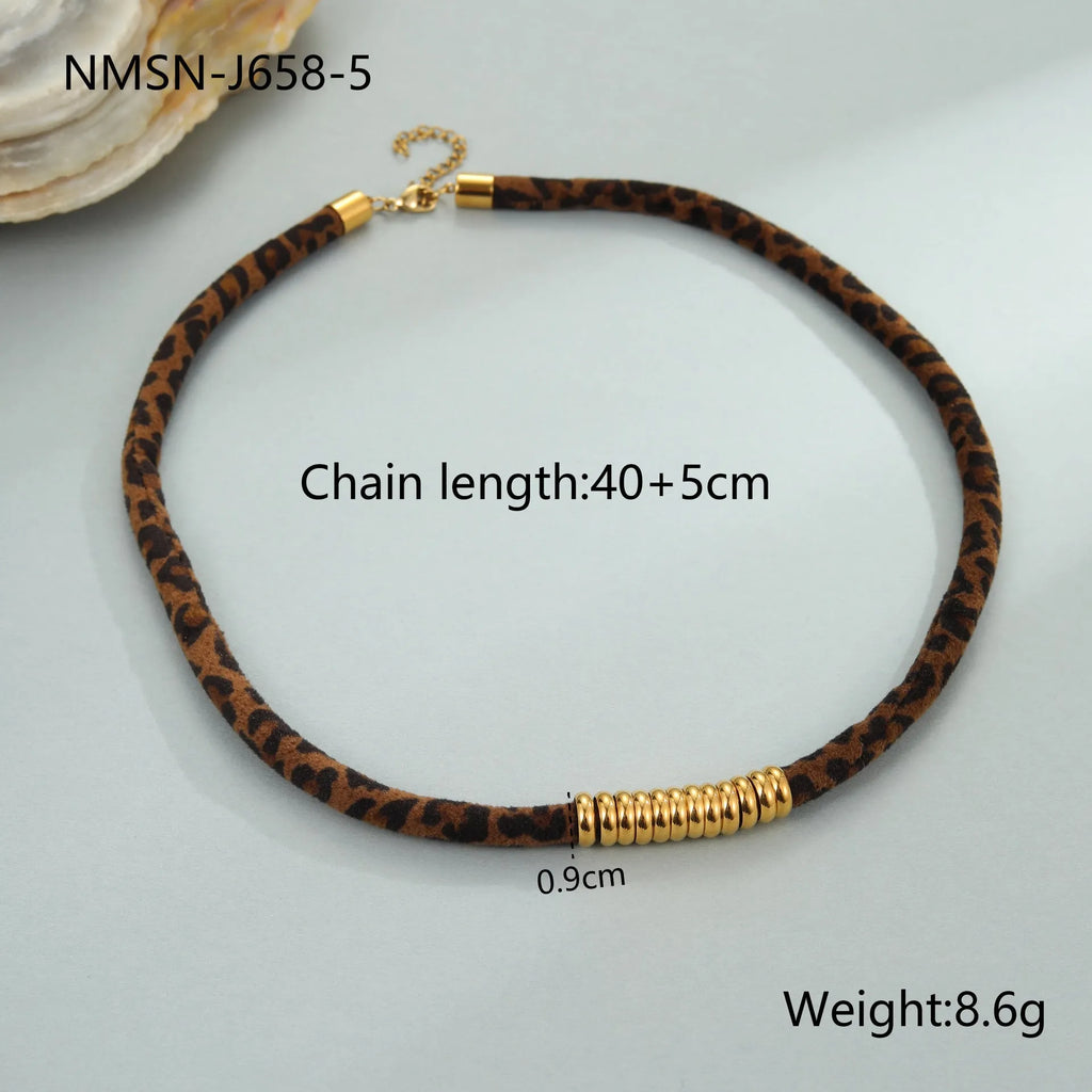 Geometric leopard pendant stainless steel necklace with 41-50 cm chain and electroplated 18K gold finish