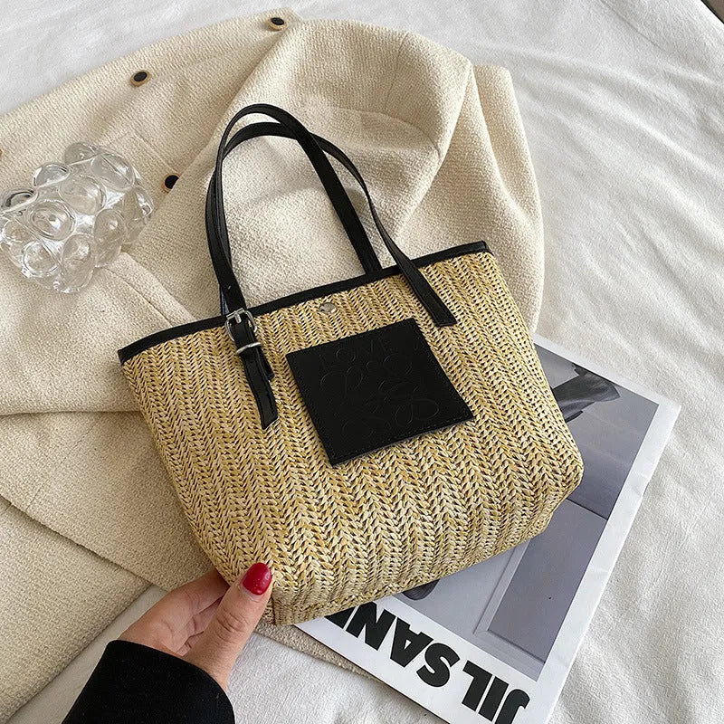 Women's woven straw shoulder bag in retro style with three-dimensional pocket and visible sewing thread details