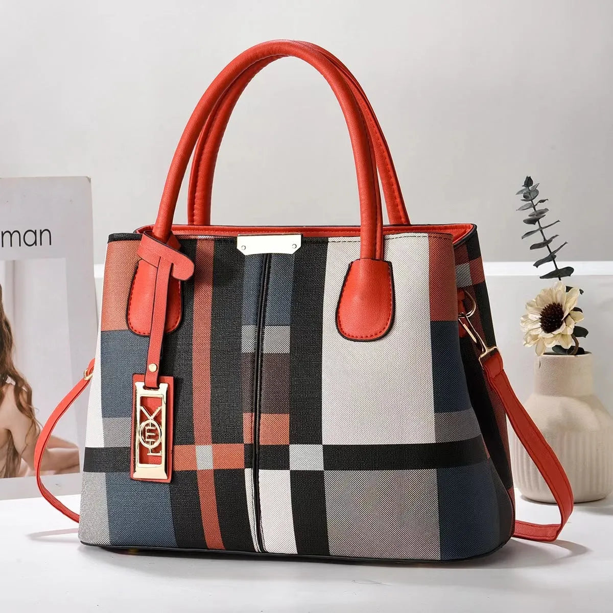 Soft PU large capacity fashion shoulder bag with leather strap in horizontal square shape