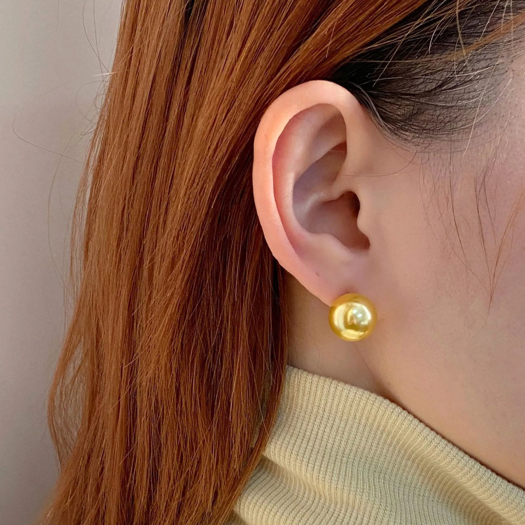 Geometric pearl stud earrings with retro styling in silver with eight-point star details