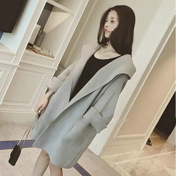 Plus size women's thin coat in loose fit with lace detailing and long sleeves