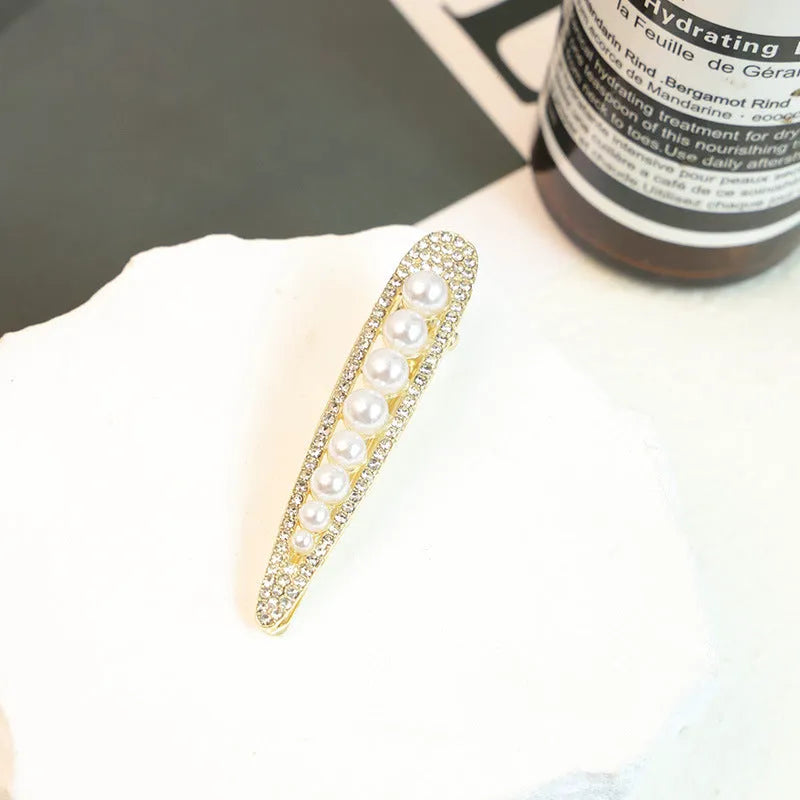 Alloy pearl front duck barrette for women with electroplated finish in black vintage pearl style